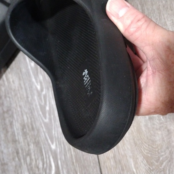 Mad Love black slides. In good condition. Size 8 - Picture 5 of 11